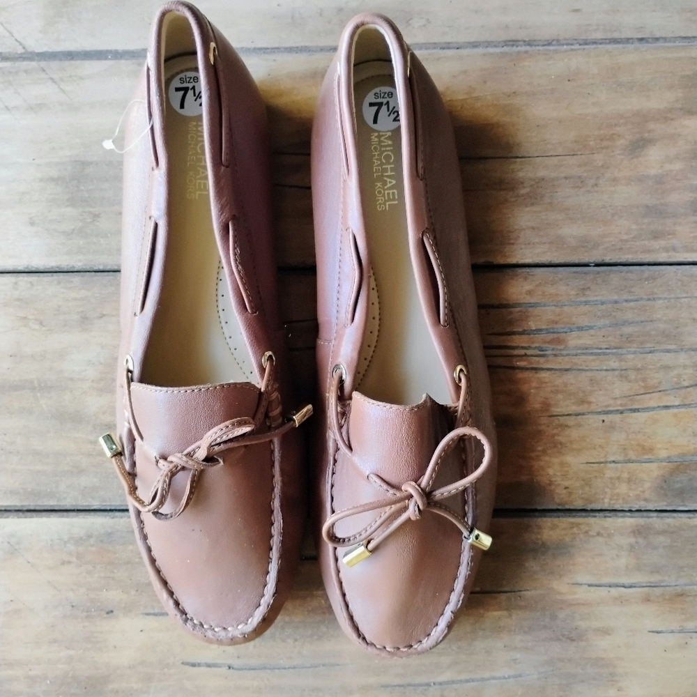 Michael Kors Sutton Moccasin Driver Flats | NWB | Size 7.5 | Gold Bow | Leather
